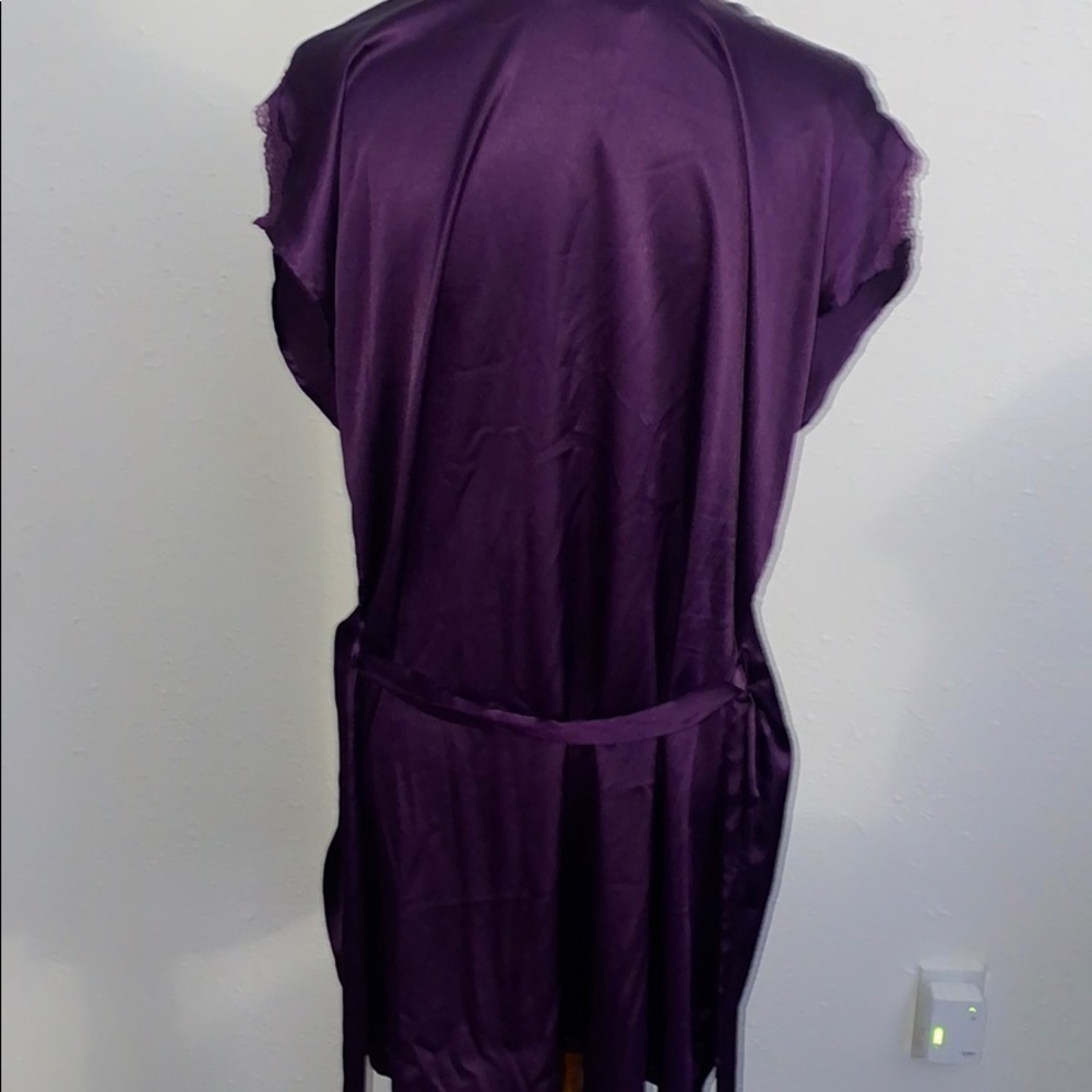Purple satin short sleeved robe size M lace piping - Picture 3 of 6